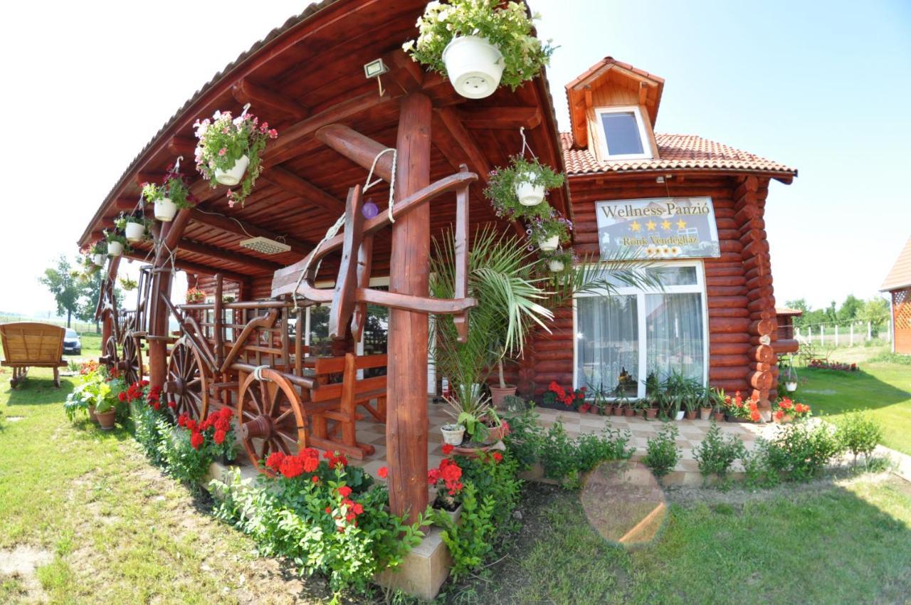Bed and breakfast Roenk-Wellness Panzio Mezopeterd Extérieur photo