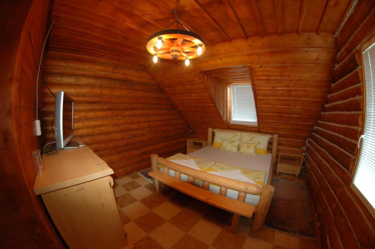 Bed and breakfast Roenk-Wellness Panzio Mezopeterd Extérieur photo